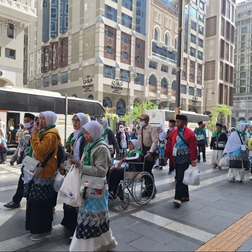 Jemaah Haji Diimbau Minum Air Putih Setiap Lima Menit agar Tidak Dehidrasi