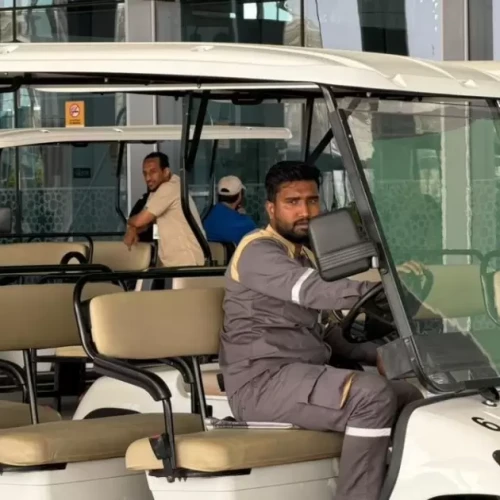 Bandara di Madinah Sediakan Fasilitas Kursi Roda dan Mobil Golf Gratis untuk Jemaah Haji Lansia
