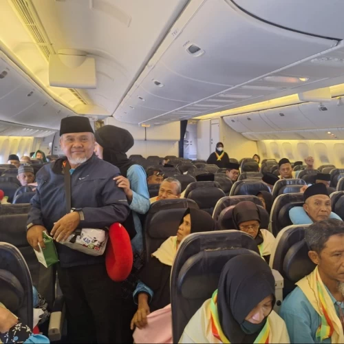 Sebanyak 360 Jemaah Haji Kloter YIA 1 Bertolak ke Makkah dengan Penuh Haru
