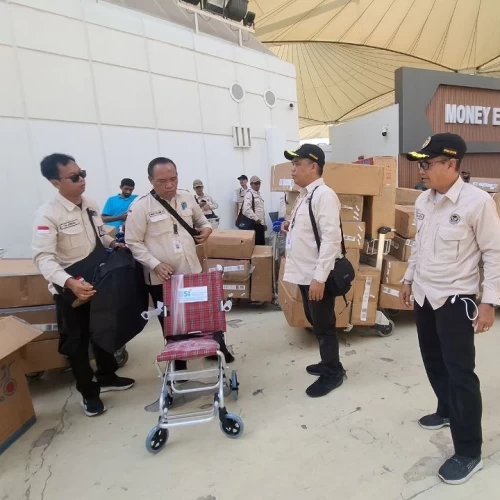 BSI Beri Bantuan 300 Kursi Roda untuk Jemaah Haji Lansia dan Disabilitas