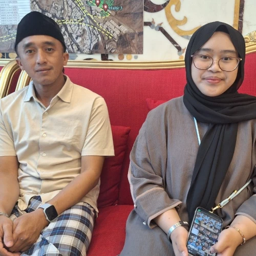 Perjuangan Aysylla Naila Sari Berhaji di Usia 15 Tahun, Jalani Ujian Sekolah dari Tanah Suci