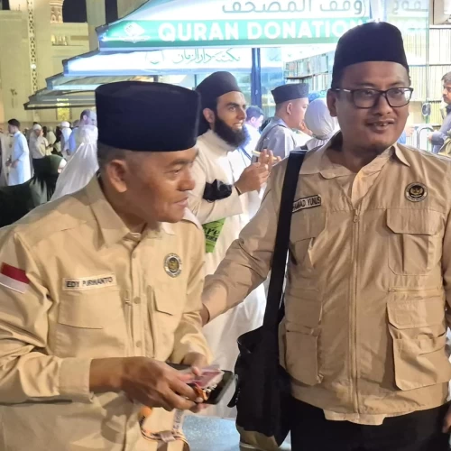 Kesaktian Kartu Jemaah Haji: Hilang Dalam Kerumunan, 10 Menit Kemudian Kembali ke Tangan