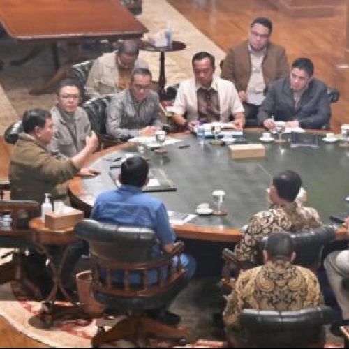 Prabowo Gelar Ratas di Hambalang, Bahas Aspirasi Pekerja hingga Peran Kampus untuk Bangun Daerah