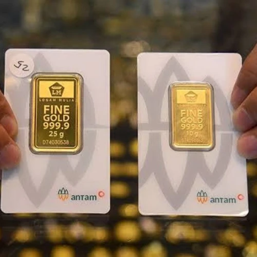 Harga Emas Antam Anjlok Rp50.000 per Gram, Buyback Turut Melemah
