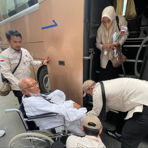 360 Jemaah Haji Kudus dan Blora Tiba di Makkah, PPIH Prioritaskan Layanan Lansia dan Risti