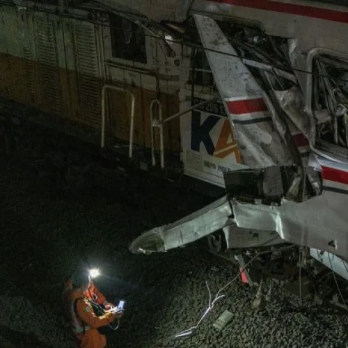 Tabrakan Kereta di Bekasi Timur, Seluruh KA Jarak Jauh dari Stasiun Gambir dan Pasarsenen Dihentikan
