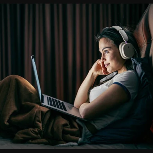 Kamu Suka Maraton Nonton Film? Apakah Aman bagi Kesehatan? Ini Penjelasannya!