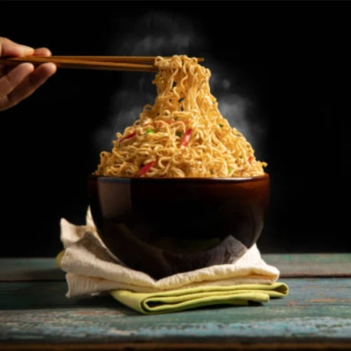 Kamu Pecinta Mi Instan? Begini Tips Aman Mengonsumsi tanpa Mengorbankan Kesehatan!