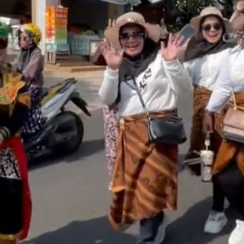 Usung Semangat Guyub Rukun,  Warga Ampel Gading Gelar Tradisi Apitan