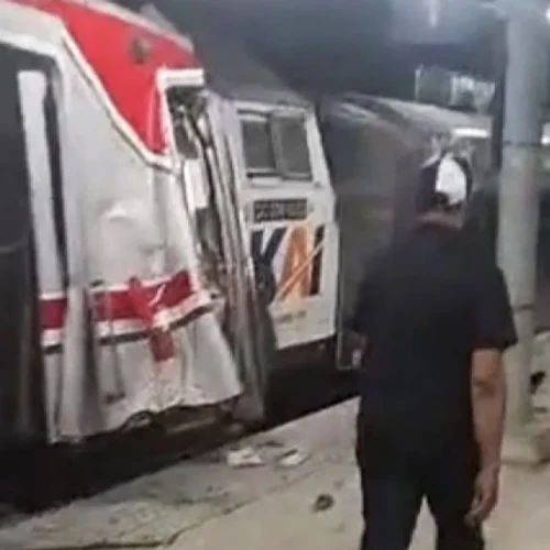 Tragedi Tabrakan Kereta Api di Bekasi Timur, KAI Fokus Evakuasi Penumpang dan Korban