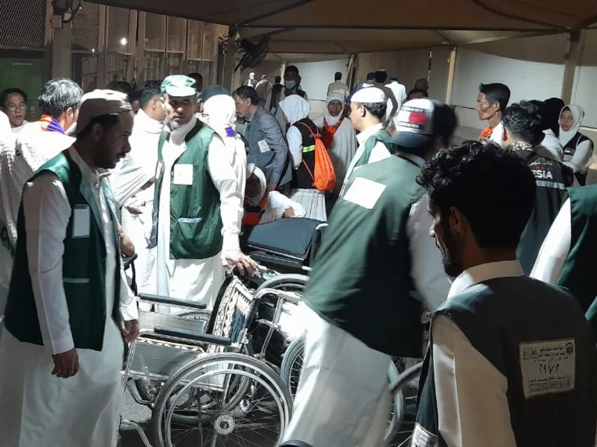 Kenali Ciri-ciri Petugas Resmi Pendorong Kursi Roda Jemaah Haji Indonesia di Terminal Syib Amir dan Jyad