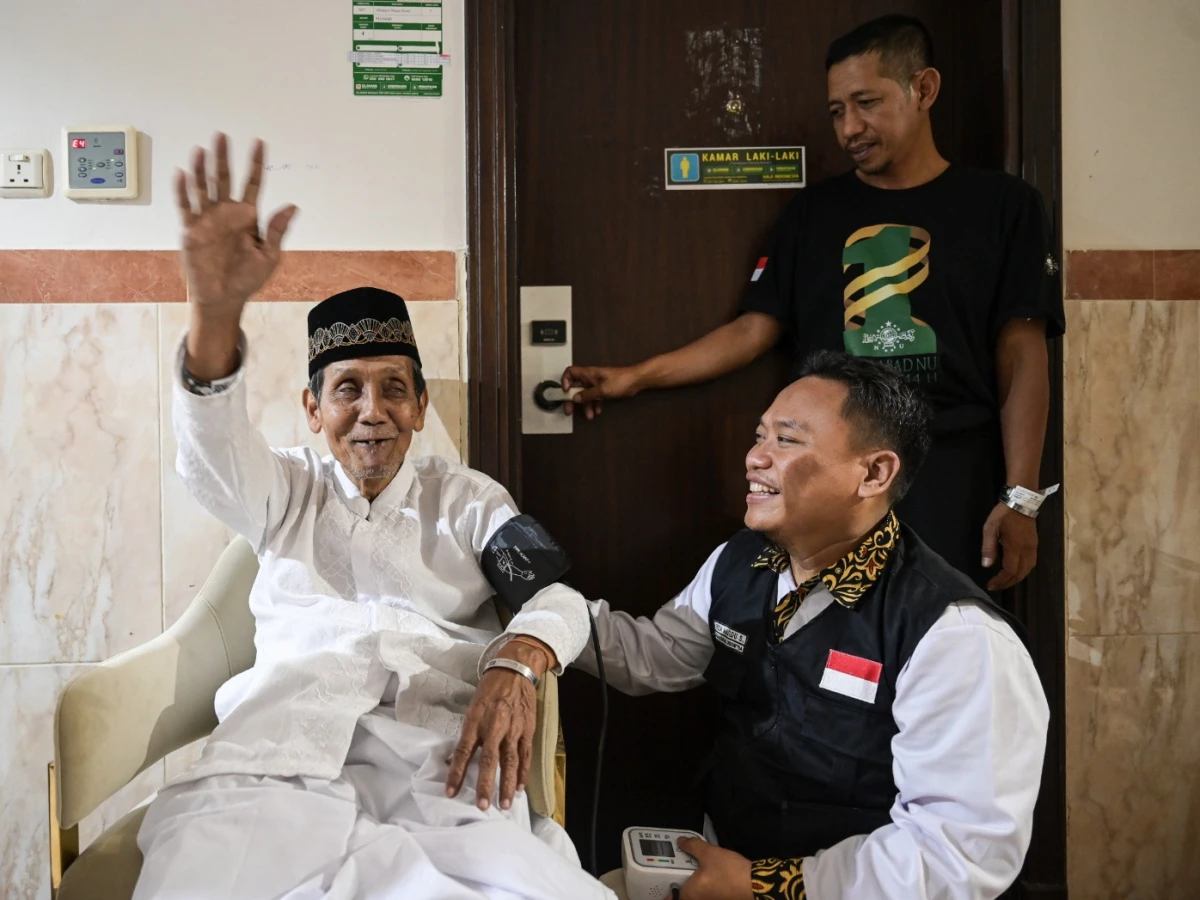 Kisah Dua Lansia Penghibur Jemaah Haji