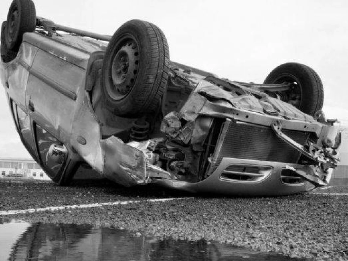 Pajero Tabrak Truk di Tepi Tol Semarang-Batang, 4 Orang Tewas!