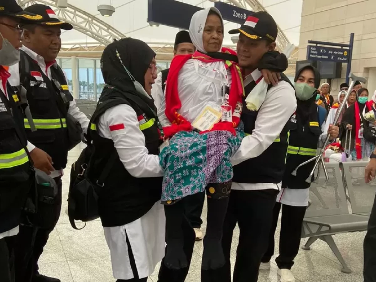 Cerita Petugas Berjibaku Dampingi Jemaah di Tanah Suci