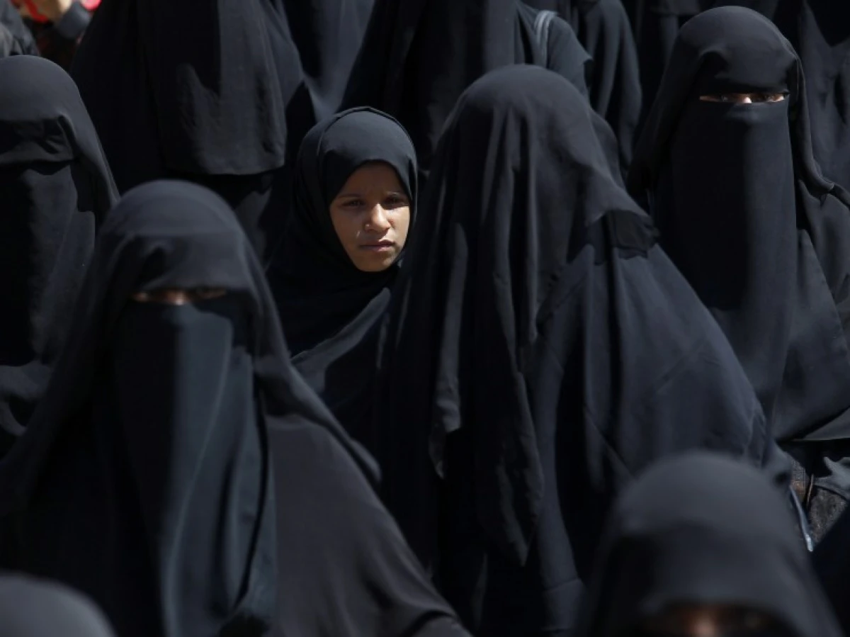 Hukum Memakai Cadar bagi Wanita Muslim