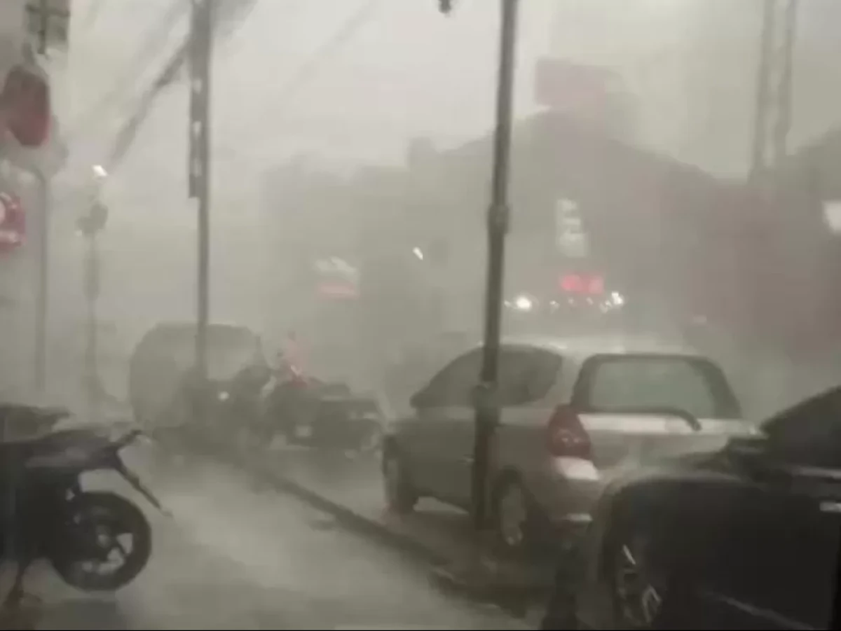 Siapkan Payung, Hari Ini Bogor Hujan Deras Disertai Petir dan Angin Kencang
