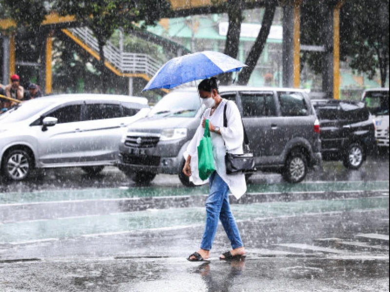 Siapkan Payung! Jabodetabek Bakal Diguyur Hujan Mulai Siang Hari Ini