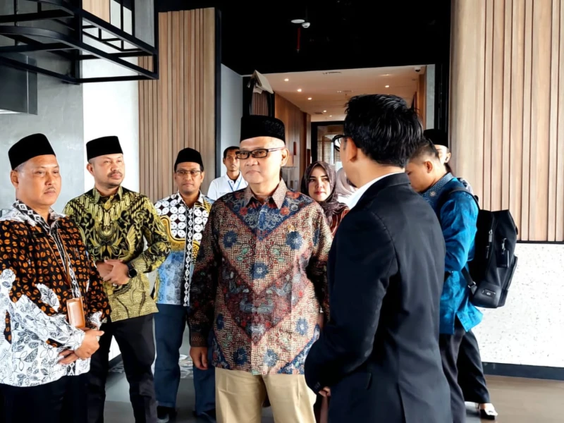 Menhaj Gus Irfan Wanti-wanti Pejabat Kemenhaj agar Tidak Mainkan Pelayanan Haji