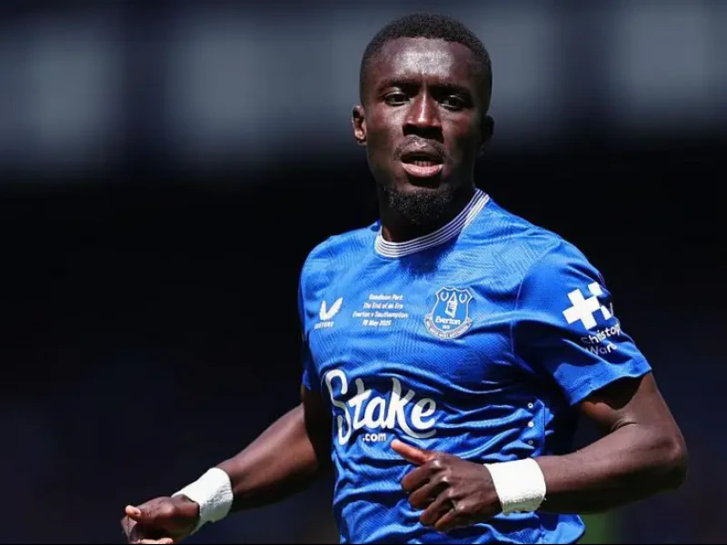 Banding Ditolak, Gelandang Everton Idrissa Gueye Diskors Tiga Laga