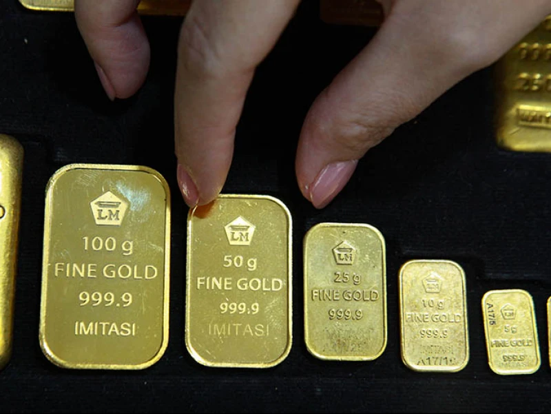 Harga Emas Antam Hari Ini Masih Stagnan, Dibanderol Rp2,4 Juta per Gram