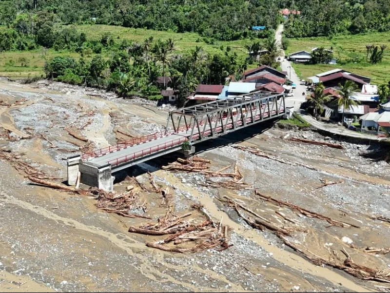 Menteri PU Terjunkan Ratusan Personel dan Alat Berat Pulihkan Akses Banjir di Aceh dan Sumatera