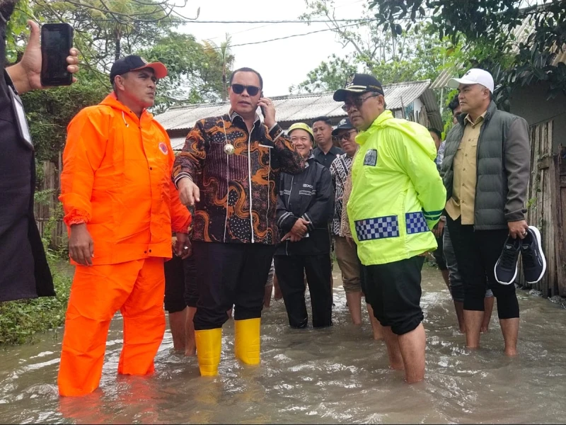 Hujan Deras, Sejumlah Wilayah di Kota Serang Dikepung Banjir dan Longsor