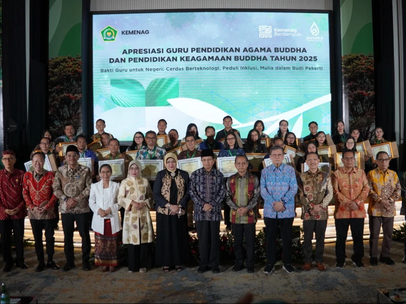 30 Guru Pendidikan Agama Buddha dan Pendidikan Keagamaan Buddha Terima Penghargaan dari Menteri Agama