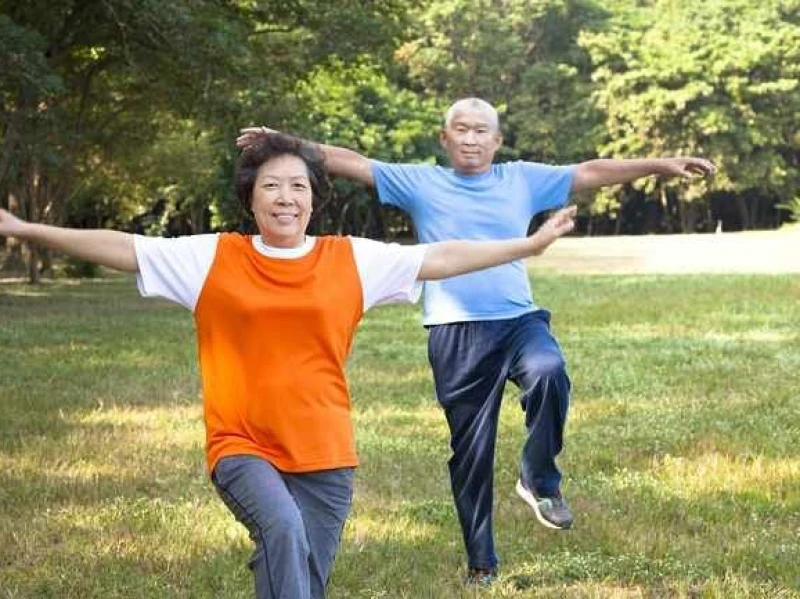 Tips Olahraga Aman bagi Lansia yang Berpuasa