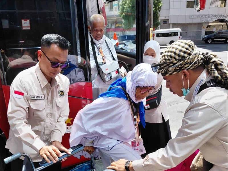Momen Haru di Misfalah: Banjir Air Mata dalam Kerumunan Jemaah