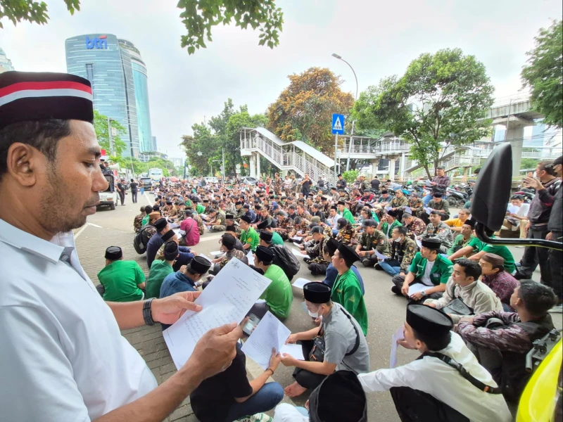 1.000 Banser Penuhi Halaman Gedung KPK, Serukan 'Stop Kriminalisasi Gus Yaqut'