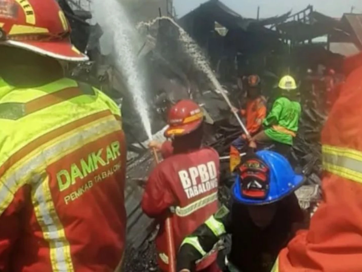 Diduga Karena Korsleting Listrik, Kebakaran Hanguskan Belasan Rumah di Tabalong