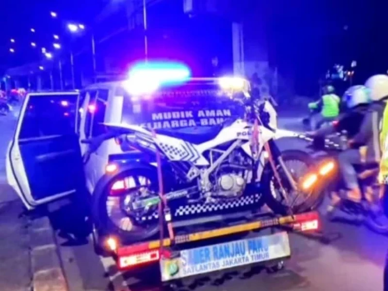 Jelang Puncak Arus Mudik Lebaran 2026, Polisi Sapu Bersih Ranjau Paku di Jalur Kalimalang