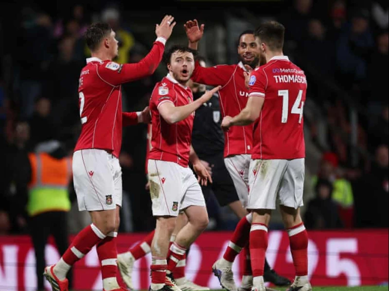 Wrexham Tekuk Swansea 2-0, Phil Parkinson Puji Kekompakan Tim