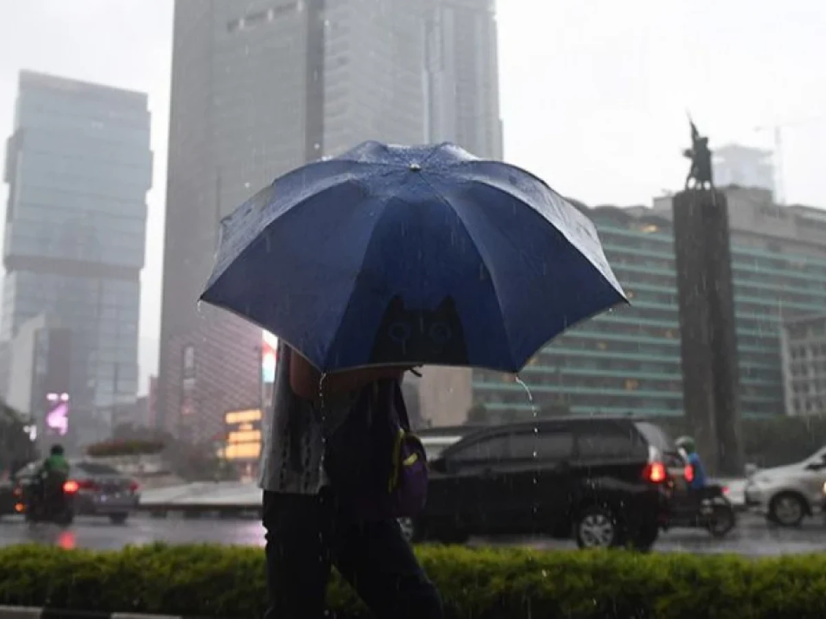 Cuaca Akhir Pekan, Waspadai Hujan Petir di Sejumlah Wilayah Jabodetabek