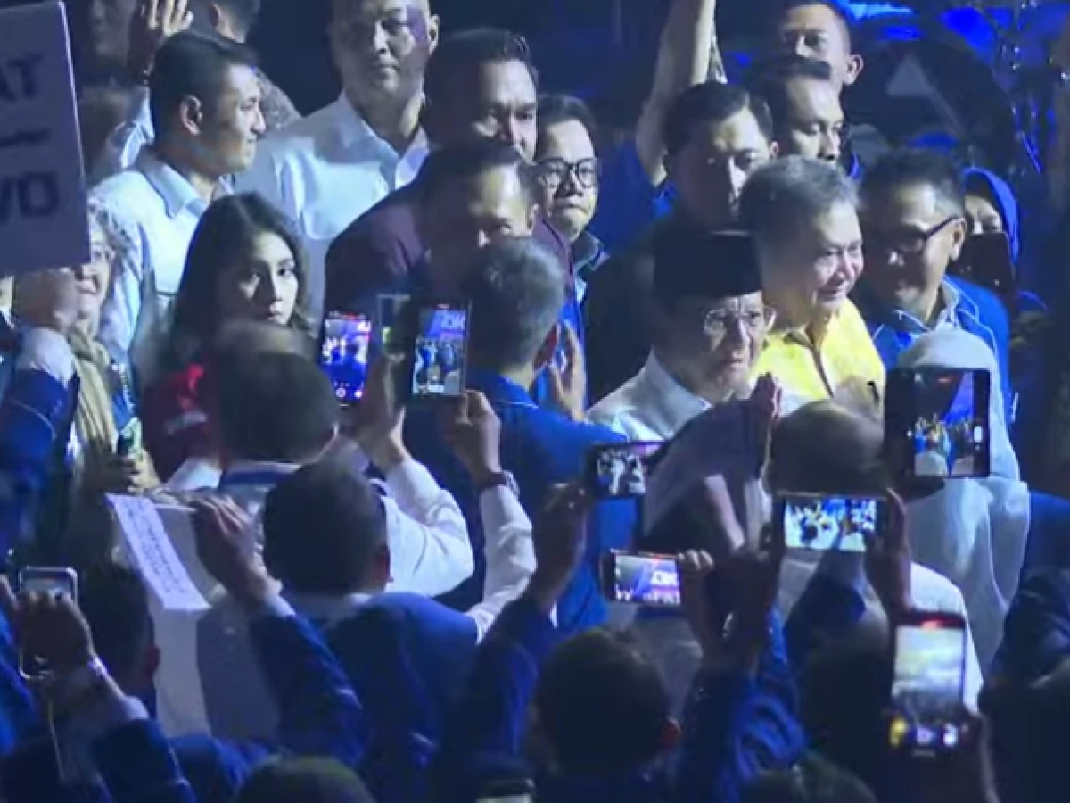 Disambut AHY dan Ribuan Kader, Prabowo Hadiri Rapimnas Partai Demokrat