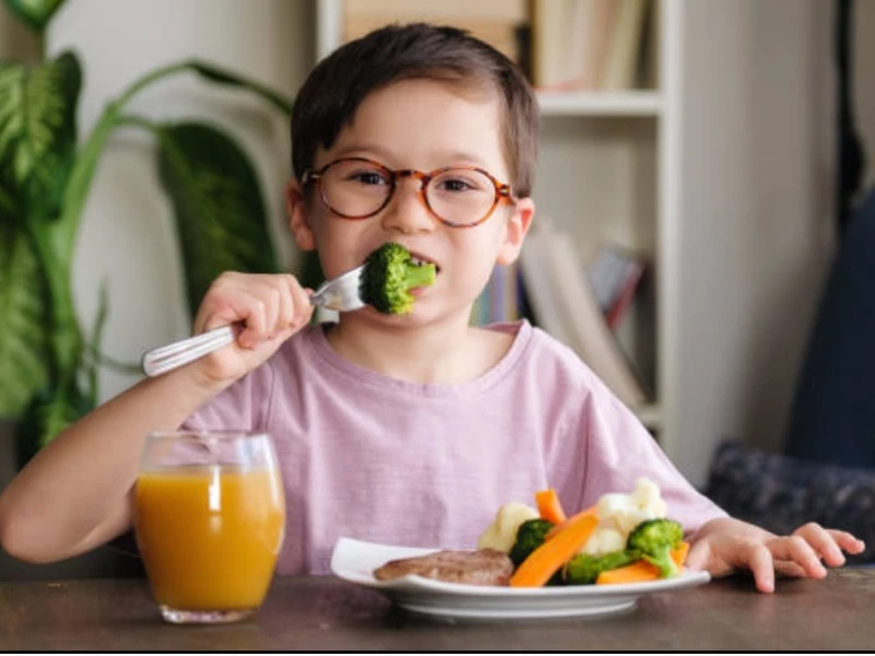 Rahasia Membangun Kebiasaan Sehat sejak Dini, Ini 10 Jurus Ampuh Bikin Anak Suka Makan Sayur!