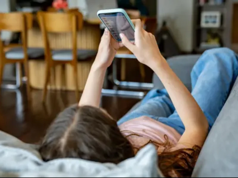 Anak di Bawah 16 Tahun Resmi Dilarang Pakai Medsos: Penonaktifan Akun Dimulai 28 Maret 2026