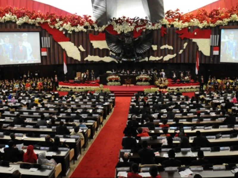 Tegas! MK Tolak Keinginan Rakyat Bisa Berhentikan Anggota DPR-DPRD, Protes Harus ke Partai