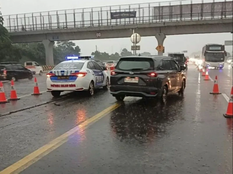 Arus Balik Libur Natal: Tol Jakarta–Cikampek Macet, Contraflow Dibuka di KM 55–47