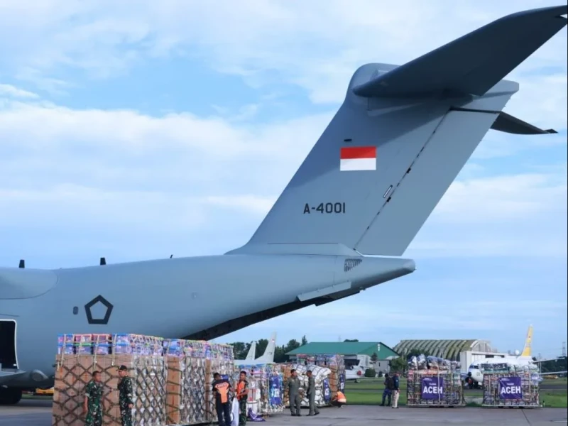 TNI AU Kerahkan Pesawat Raksasa Terbaru Angkut Bantuan Logistik ke Aceh, Sumut, dan Sumbar