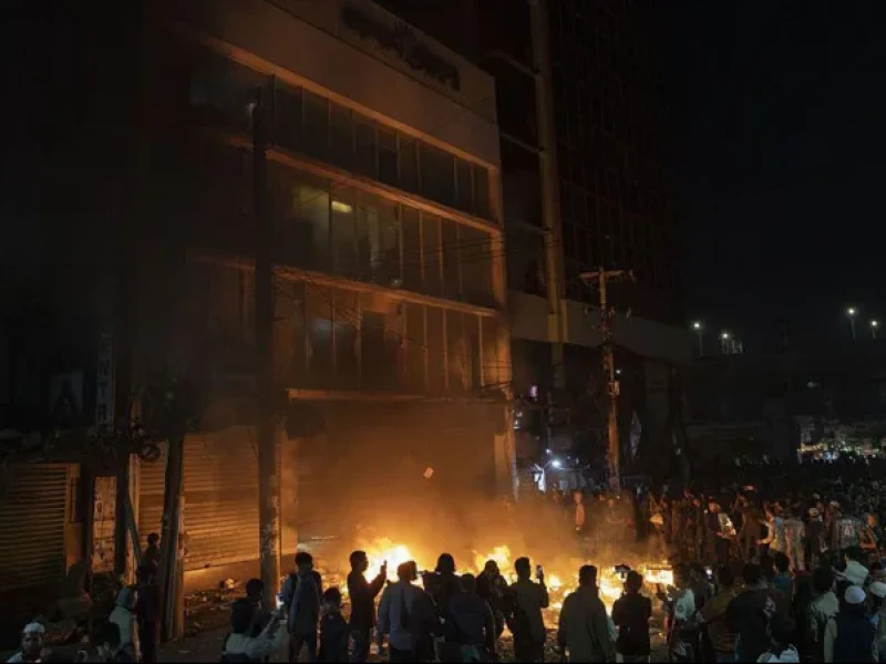 Kerusuhan Pecah Lagi di Bangladesh usai Tokoh Gerakan Mahasiswa Tewas Ditembak