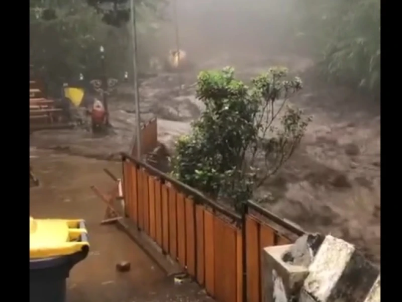 Detik-Detik Banjir Bandang Terjang Wisata Guci di Tegal, Kolam Air Panas Pancuran 13 Lenyap