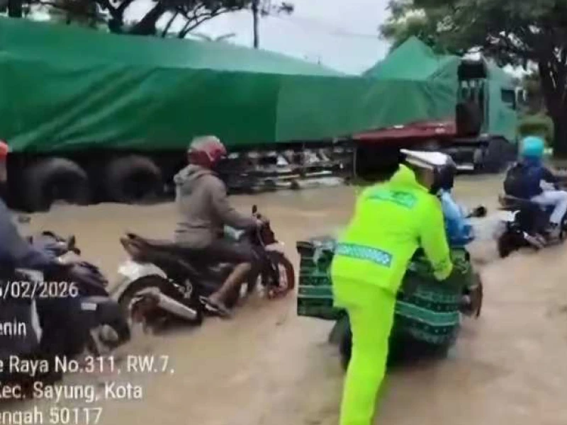 Pantura Semarang – Demak Macet imbas Banjir