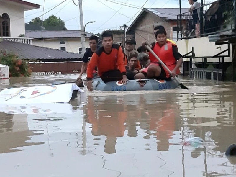 Dikepung Banjir Parah, Kota Medan Nyaris Lumpuh