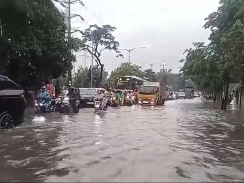 Banjir Jakarta Masih Merendam 28 RT dan 6 Ruas Jalan Selasa Pagi