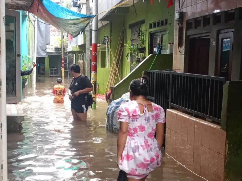 Banjir Jakarta Meluas Rendam 39 RT dan 28 Ruas Jalan, Cek Lokasinya!