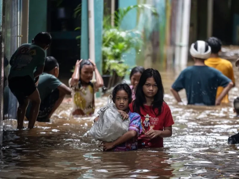 Makin Meluas! Banjir Jakarta Terjang 143 RT dan 16 Ruas Jalan Jumat Siang