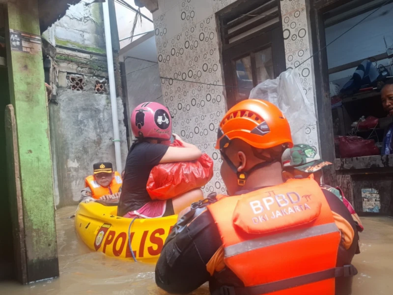 Hujan Deras Bikin Kali Krukut Meluap, 39 RT di Jaksel Terendam Banjir