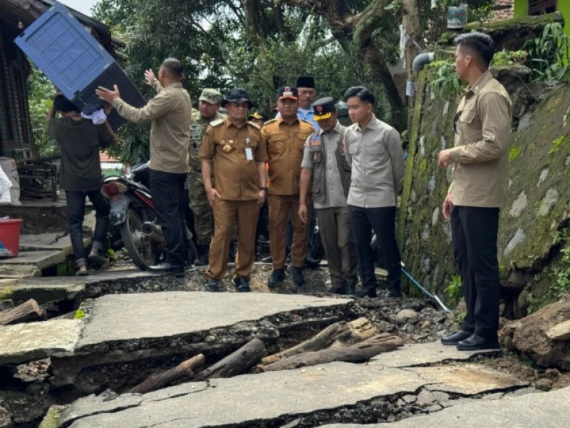Prioritaskan Relokasi, Gubernur Jateng Janjikan Rumah dan Sertifikat untuk Korban Tanah Bergerak di Tegal