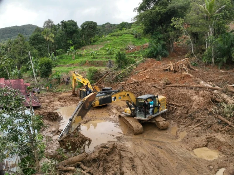 BNPB Kerahkan Armada Darat–Udara, Buka Akses Wilayah Sumbar yang Terdampak Banjir dan Longsor